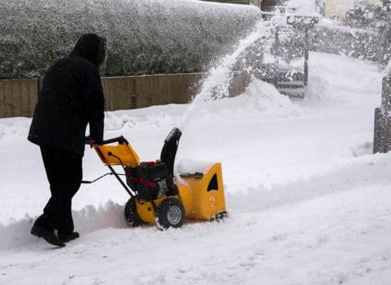 wintergeräte schnee, Schneefräse, Gartenhaus, verstauen, winterfest, garten, schnee wegräumen, schneeräumung, welche schneefräse, ilesto, gartenhäuser